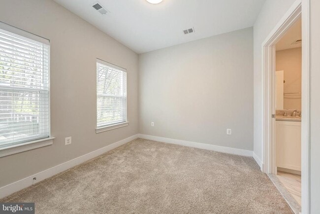 Building Photo - 10326 Grosvenor Pl