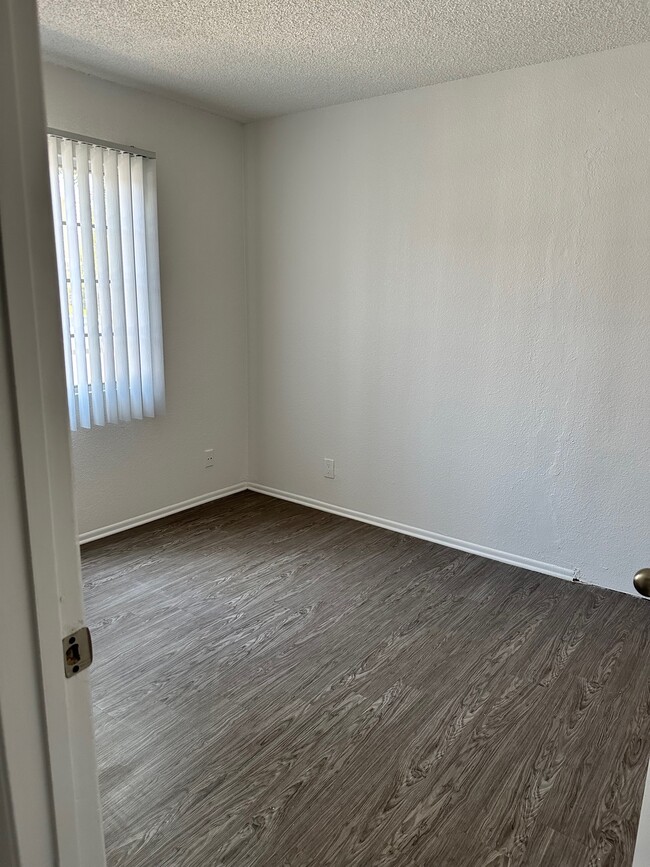 Building Photo - 18414 Collins St