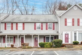 Building Photo - SW, Large Townhome, Wood/Vinyl Flooring, F...