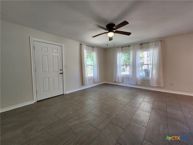 Building Photo - 521 Willow Ave