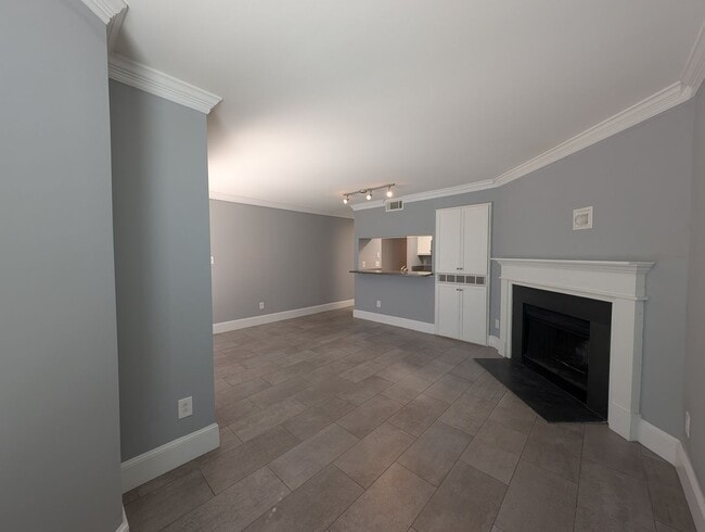 Building Photo - Pristine Condo located in Cedar Street Commons!