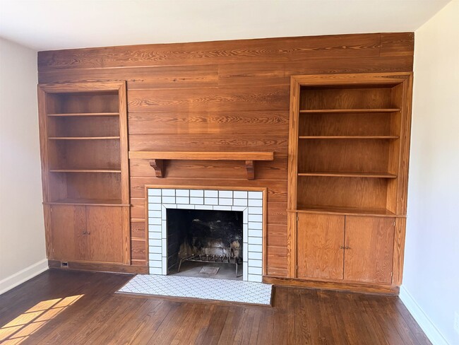 Building Photo - 1024 Cherokee Dr