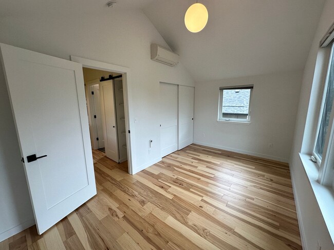 Building Photo - Brand New ADU in NE Portland!