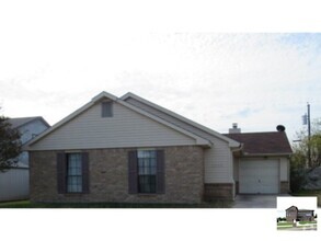 Building Photo - 2404 Fieldstone Dr