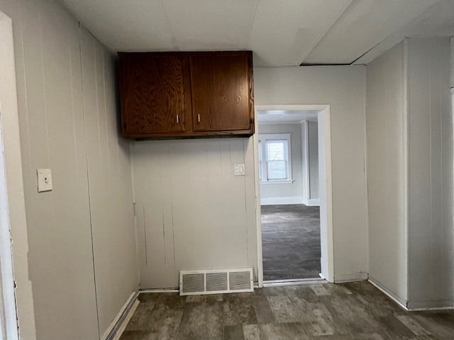 Building Photo - 230 E Victoria St