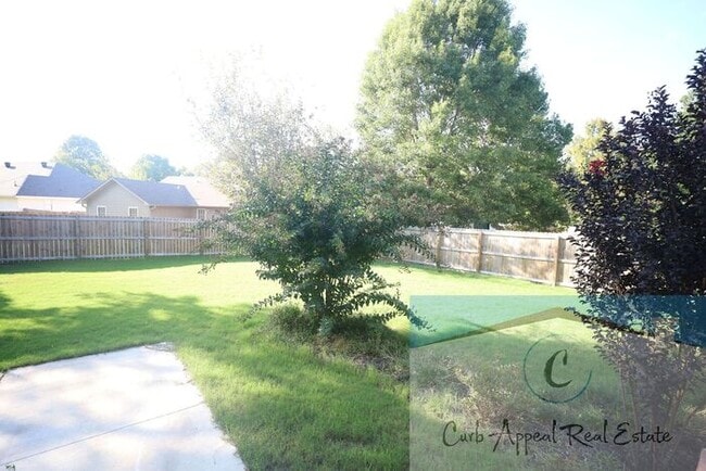 Building Photo - 4 bedroom 2 bath recently built home (Nett...
