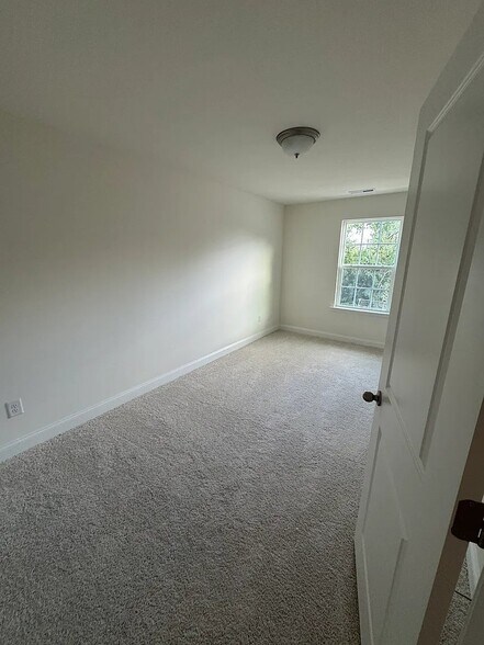 Building Photo - 4139 Walking Ridge Rd