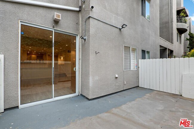 Building Photo - 1617 S Beverly Glen Blvd