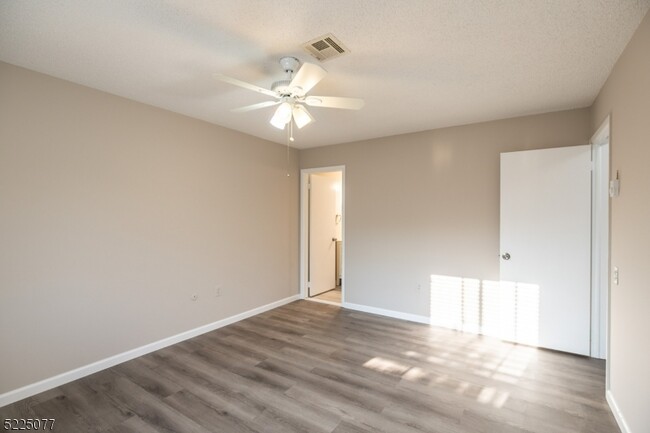 Building Photo - 450 Closter Rd