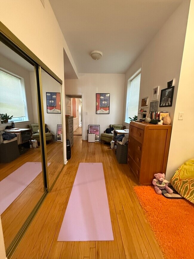 Building Photo - 12 W Chestnut St