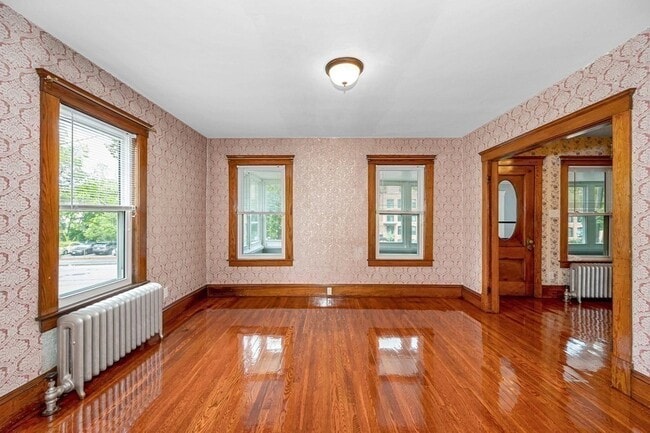 Building Photo - 833 Lawrence St