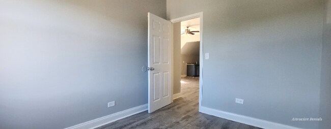 Building Photo - 1415 E 75th St