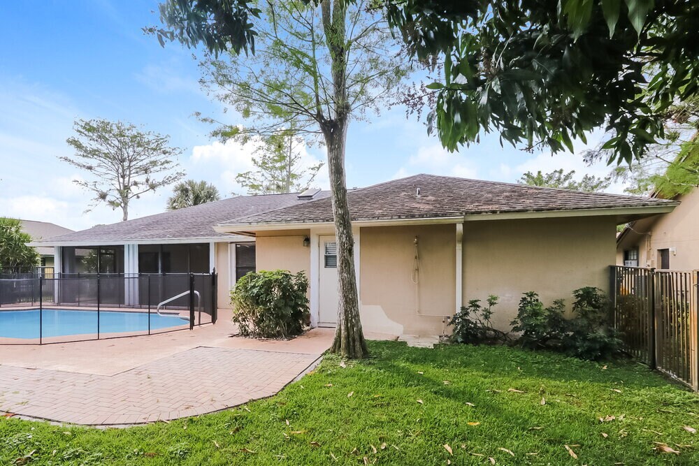 Building Photo - 1653 Primrose Ln