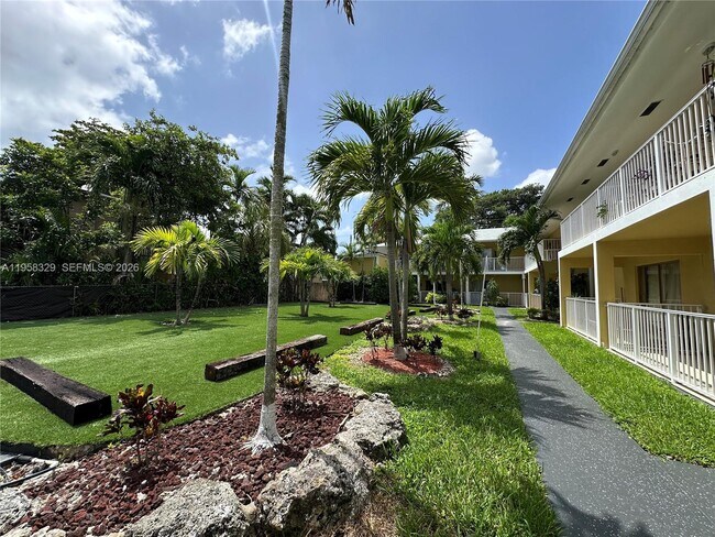 Building Photo - 2536 Van Buren St