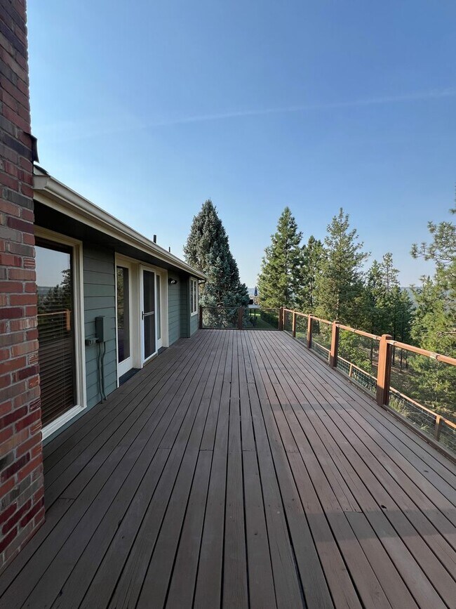 Building Photo - 5 Bedroom 3 Bathroom house coming soon