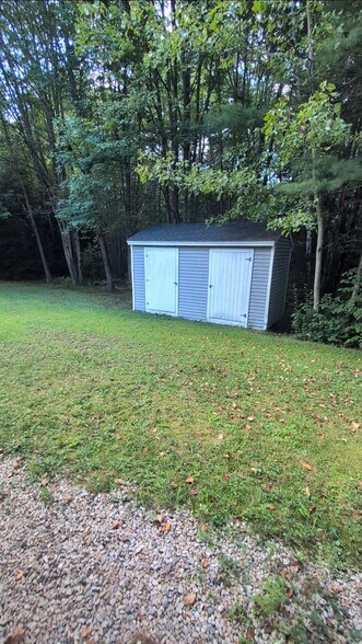 Building Photo - 5 Pine Crest Cir