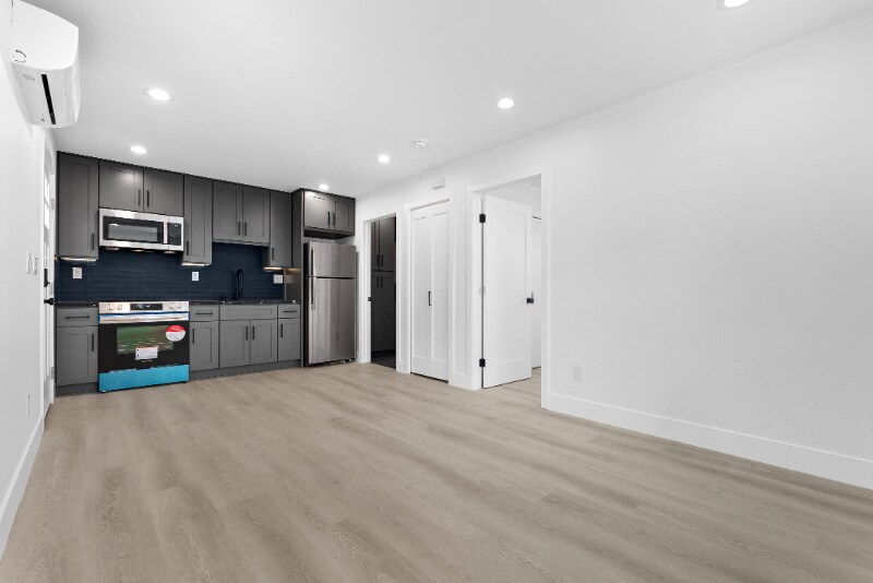 Building Photo - 232 N Hollywood Way