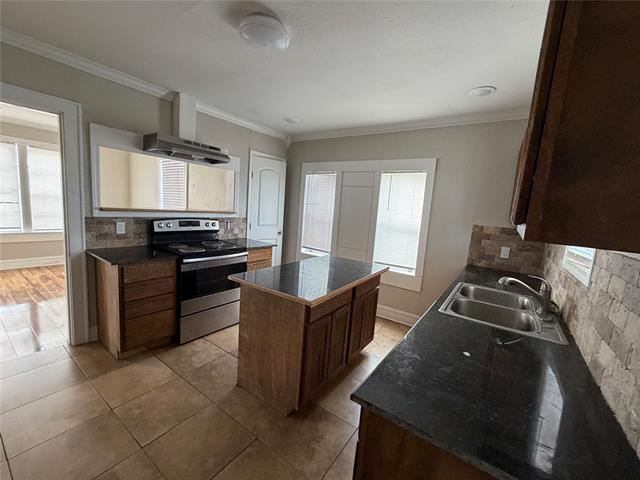 Building Photo - 2240 Pin Oak Cir