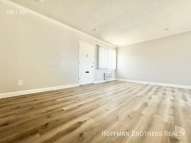 Building Photo - 10121 Samoa Ave Tujunga, CA 91042