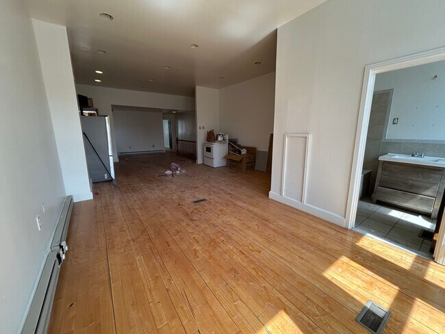 Building Photo - 2823 W Girard Ave
