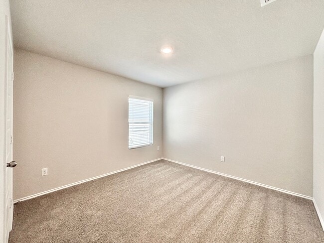 Building Photo - 3518 Strawberry Grv