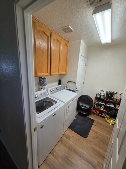 Building Photo - 455 Westgate Pl