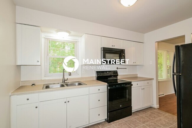 Building Photo - 3 Bedroom Pet-Friendly Home in St. Louis, MO with Main Street Renewal
