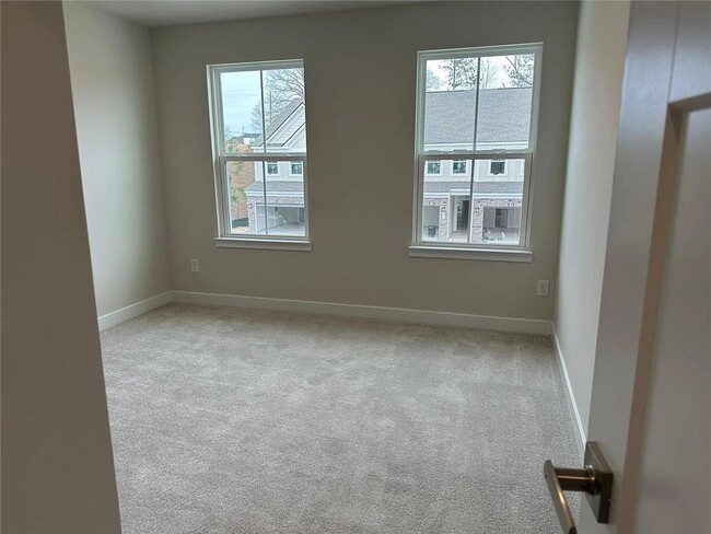 Building Photo - 247 Salt Lk Ln