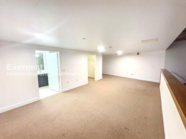 Building Photo - 2 Bed/2 Bath Condo with Underground Garage...