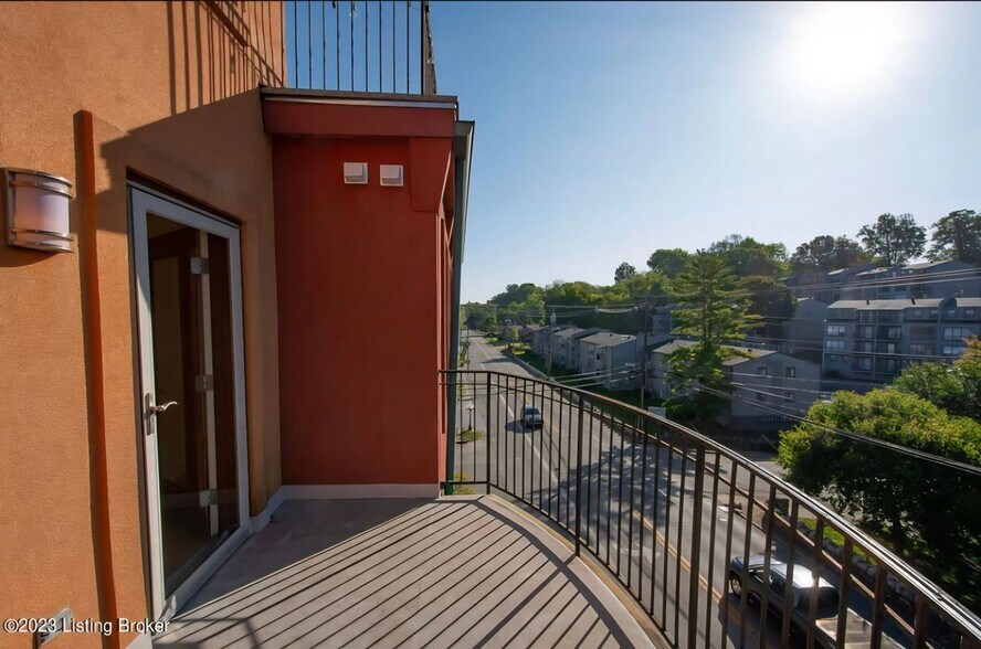 Building Photo - 2411 Brownsboro Rd