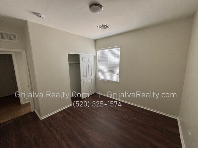 Building Photo - Rancho Sahuarita 3 BD, 2 BA House for Rent...