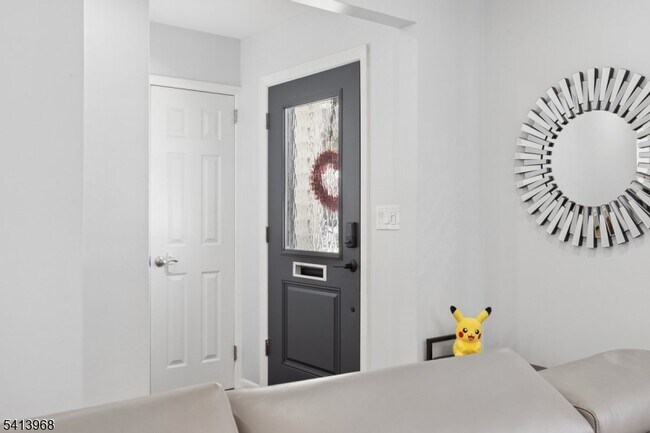 Building Photo - 11 Lewis Ln