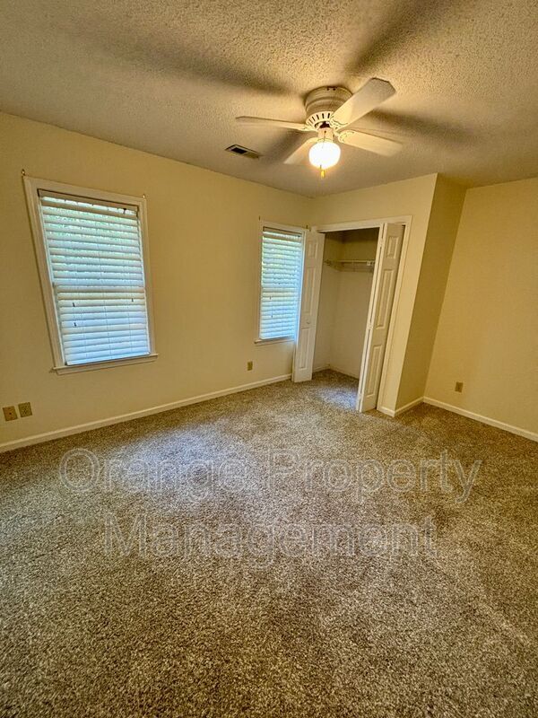 Building Photo - 193 Heather Dr