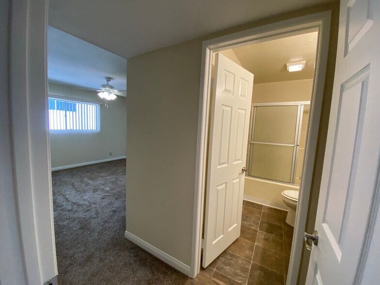 Building Photo - 211 W Verdugo Ave