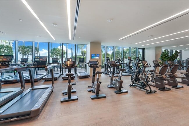 Building Photo - 480 NE 31st St