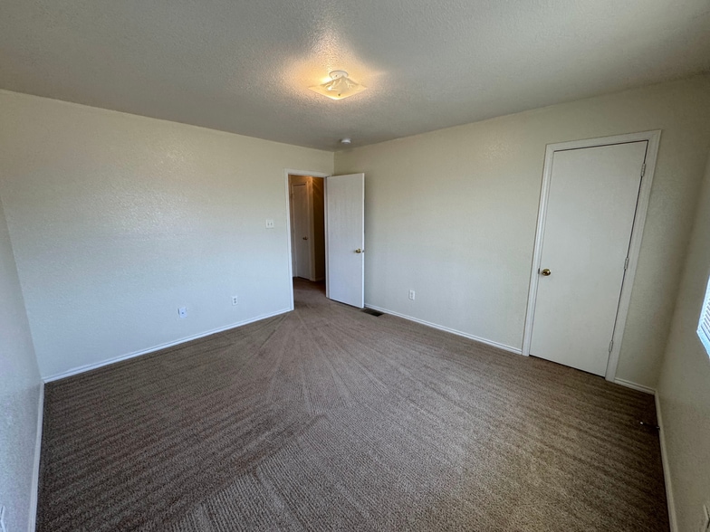 Building Photo - 4303 Deek Dr