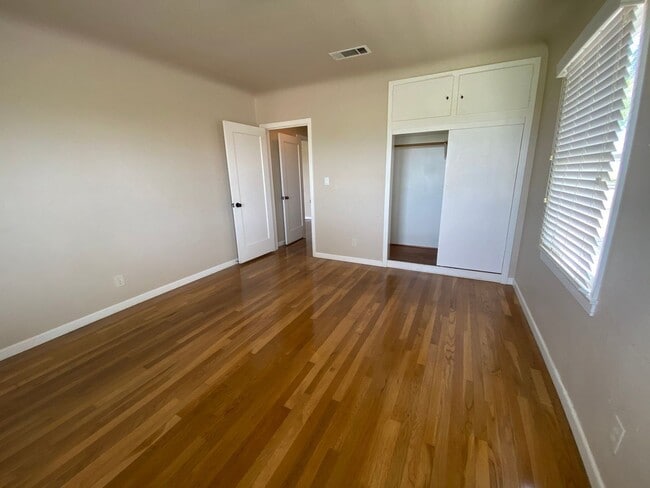 Building Photo - 3 br, 1 bath House - 8227 E. Floral Ave