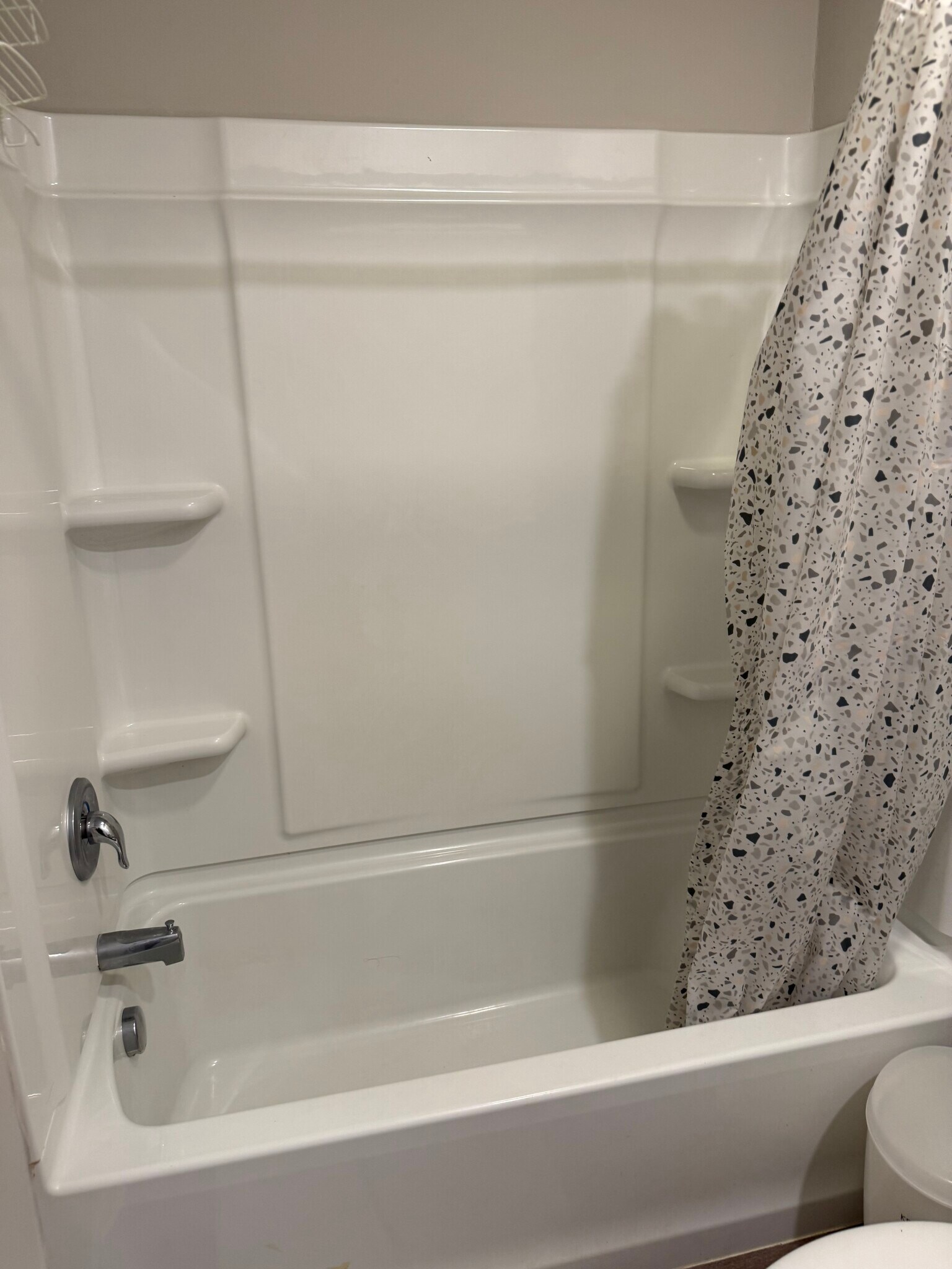 Tub / shower guest bathroom 2nd floor next to guest room 1 - 4521 SE Ember Ln