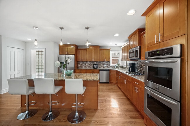 Building Photo - 9157 S Avers Ave
