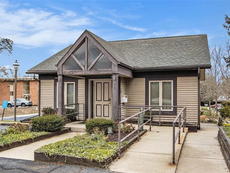 Building Photo - 756 W Kilgore Rd