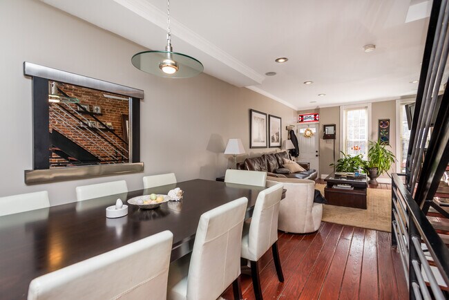 Building Photo - 444 E Fort Ave