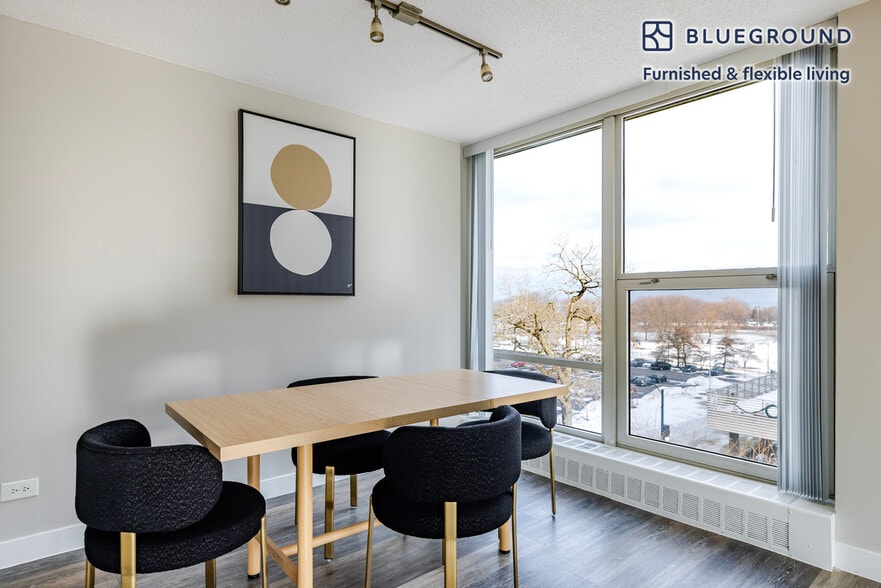 Building Photo - 5600 N Sheridan Rd