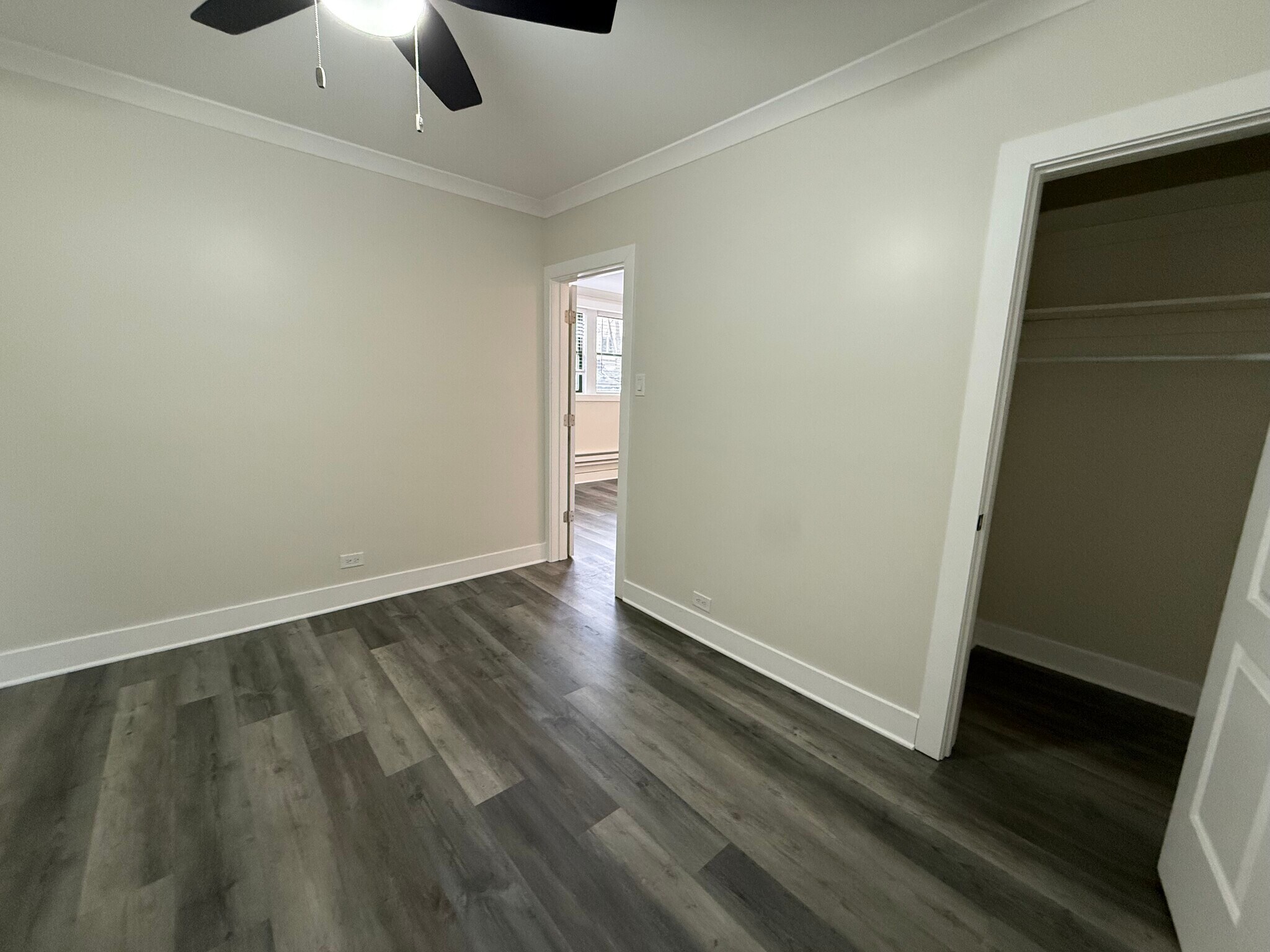 Building Photo - 3838 N Greenview Ave