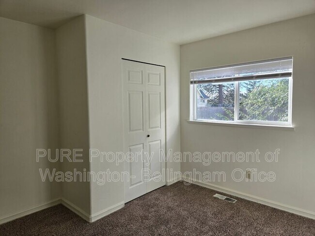 Building Photo - 3013 Pacific St