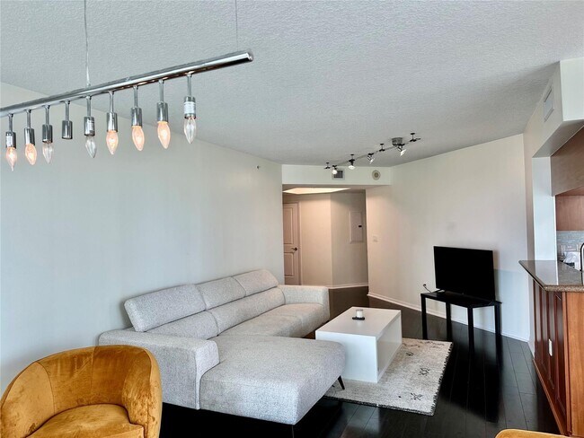 Building Photo - 347 N New River Dr E