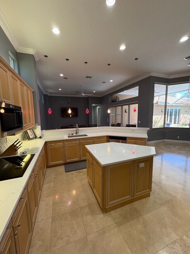 Building Photo - Spacious 3/3.5 3 car garage home in Palm City