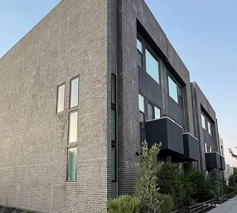 Building Photo - 1002 Central St