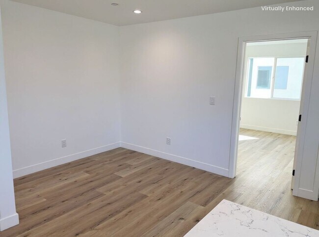 Building Photo - REST OF NOVEMBER FREE! Spacious 3 Bedroom ...