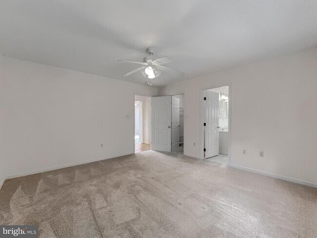 Building Photo - 21133 Woodmere Dr