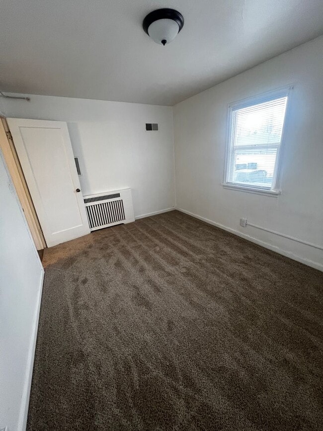 Building Photo - 422 S 5th Ave